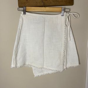 White billabong wrap skirt size small